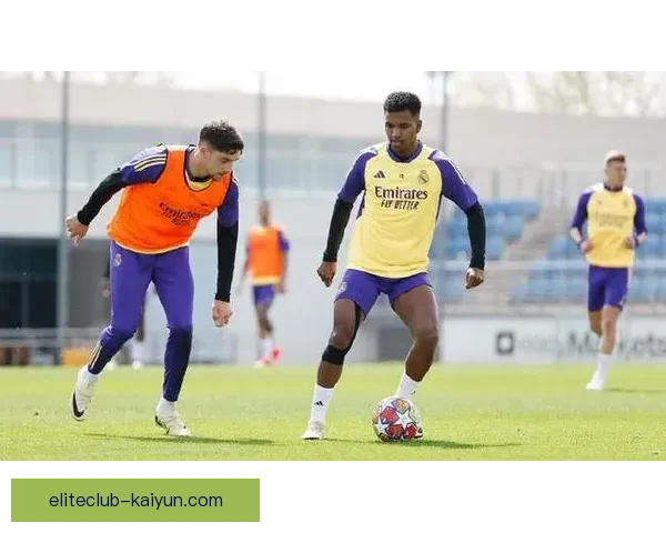 库尔图瓦国家队回归备受关注，球队在备战新赛季时需评估其状态