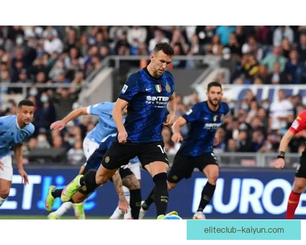 足球球星近期表现稳健，状态持续提升值得关注